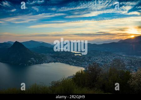 Panorama, vue sur Lugano depuis Monte Bré, Lugano, Lac de Lugano, Lago di Lugano, Tessin, Suisse Banque D'Images