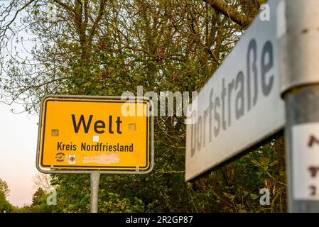 Panneau de ville du village de Welt, péninsule d'Eiderstedt, Frise du Nord, côte de la mer du Nord, Schleswig Holstein, Allemagne, Europe Banque D'Images