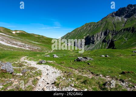 Vue du Mädelegabel au Kemptner Hütte, sentier de randonnée européen longue distance E5, traversant les Alpes, Oberstdorf, Bavière, Allemagne Banque D'Images