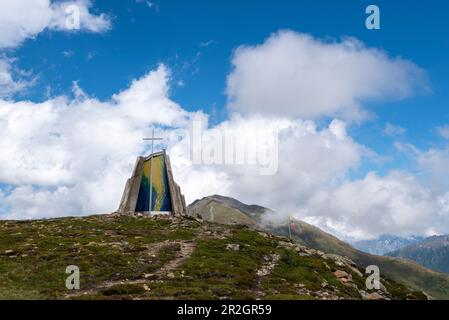 Chapelle contemporaine sur le Krahberg, sentier de randonnée européen longue distance E5, traversant les Alpes, Zams, Tyrol, Autriche Banque D'Images