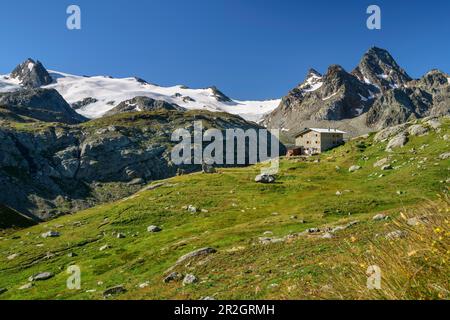 Refuge Rifugio Deffeyes avec Testa del Rotor et Grand Assaly, Groupe de pédagogiques, Alpes Graanes, Aoste, Italie Banque D'Images