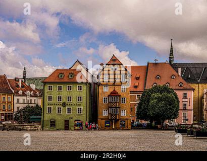 Vue sur les bâtiments historiques de la partie inférieure de la place du marché, Eger (Chebb), République tchèque Banque D'Images