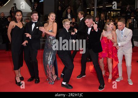 Cannes, France. 19th mai 2023. Laura Ambler, Mia McKenna-Bruce, Shaun Thomas, Molly Manning Walker, Lara Peake, Samuel Bottomley, Enva Lewis assister à la première des filles d'Olfa (quatre filles) dans le cadre du Festival de Cannes 76th à Cannes, France sur 19 mai 2023. Photo d'Aurore Marechal/ABACAPRESS.COM crédit: Abaca Press/Alay Live News Banque D'Images