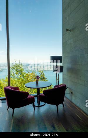 Hôtel cinq étoiles Bürgenstock avec Restaurant sur le lac de Lucerne et la montagne dans Sunny Day à Bürgenstock, Nidwalden, Suisse. Banque D'Images