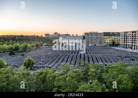 Vue d'en haut du Mémorial de l'Holocauste, Mémorial aux Juifs assassinés d'Europe, champ de stelae, coucher de soleil, Berlin-Mitte, Allemagne Banque D'Images