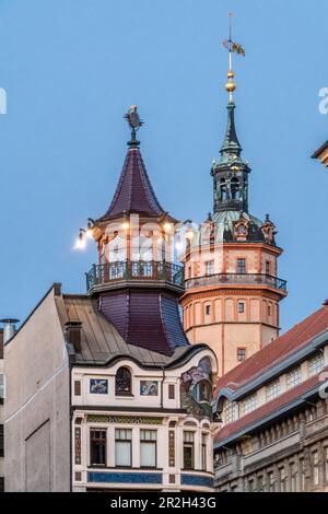 Bâtiment Art Nouveau historique avec une tour chinoise, bâtiment Riquet Cafe dans le HG Nichaikirche, Leipzig, Banque D'Images