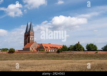 Le monastère de Jérichow, est considéré comme le plus ancien bâtiment en briques d'Allemagne, Jérichow, Saxe-Anhalt, Allemagne Banque D'Images