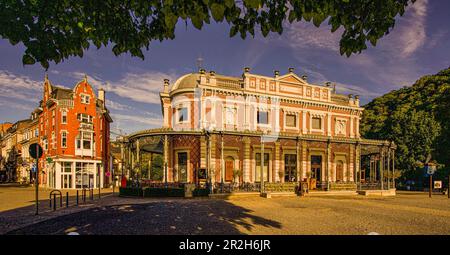 Brasserie des Bobelines dans l'ancien pavillon du petit Jeux sur la place Royale en début de matinée, Spa, province de Liège, Belgique Banque D'Images