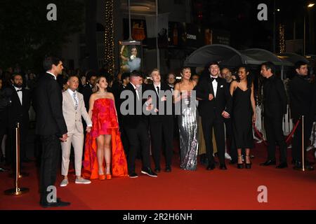 Cannes, . 19th mai 2023. 76th Cannes film Festival 2023, Red Carpet film “four Daughters”. Photo Molly Manning Walker, Lara Peake, Mia McKenna-Bruce, Samuel Bottomley, Shaun Thomas, Enva Lewis, Laura Ambler crédit: Agence de photo indépendante/Alamy Live News Banque D'Images