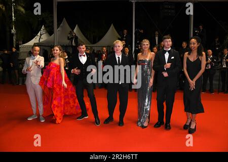 Cannes, . 19th mai 2023. 76th Cannes film Festival 2023, Red Carpet film “four Daughters”. Photo Molly Manning Walker, Lara Peake, Mia McKenna-Bruce, Samuel Bottomley, Shaun Thomas, Enva Lewis, Laura Ambler crédit: Agence de photo indépendante/Alamy Live News Banque D'Images