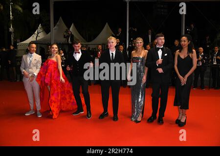 Cannes, . 19th mai 2023. 76th Cannes film Festival 2023, Red Carpet film “four Daughters”. Photo Molly Manning Walker, Lara Peake, Mia McKenna-Bruce, Samuel Bottomley, Shaun Thomas, Enva Lewis, Laura Ambler crédit: Agence de photo indépendante/Alamy Live News Banque D'Images