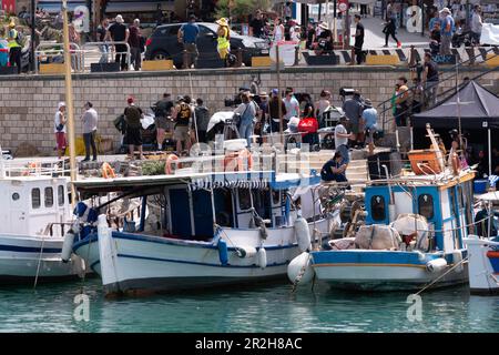 HÉRAKLION, CRÈTE, GRÈCE, 15 MAI 2023. L'équipe de tournage et de tournage du film Amazon Killer Heat au port vénitien d'Héraklion, en Crète, avec Joseph Banque D'Images