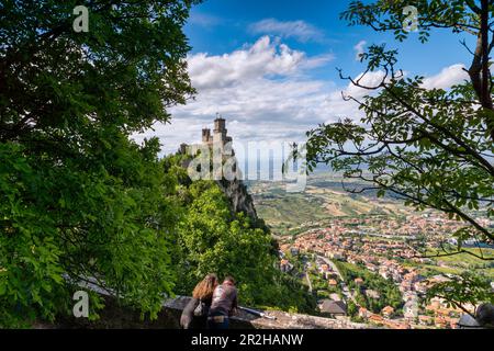 Vue sur la forteresse de la Guaita, Monte Titano, République de Saint-Marin, Italie, Europe Banque D'Images