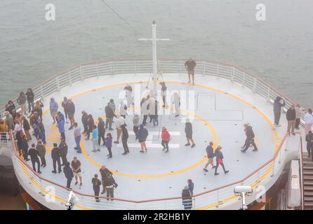 Bateau de croisière Celebrity Solstice dans le brouillard, Golden Gate Bridge, San Francisco, Californie, États-Unis Banque D'Images