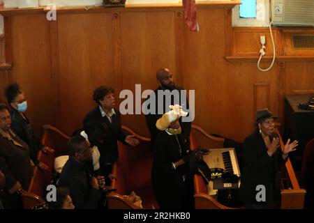 HARLEM, NY - 19 mai : les foules se rassemblent dans la ville de New York, avec la famille, les amis et d'autres sont venus rendre hommage à l'ancien Performer de New York, Jordan Maurice Caine Neely, alors qu'il était élulogolisé par le révérend Al Sharpton, président et PDG, Réseau national d'action à l'église baptiste du mont Neboh, sur 19 mai 2023, à Harlem, New York. Son meurtre d'étouffement par l'ancien Marine Daniel Penny a conduit à une situation tendue entre la population et les citoyens sur l'utilisation de la force mortelle par le citoyen moyen. Chris Moore/MediaPunch crédit: MediaPunch Inc/Alamy Live News Banque D'Images