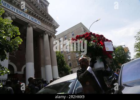 HARLEM, NY - 19 mai : les foules se rassemblent dans la ville de New York, avec la famille, les amis et d'autres sont venus rendre hommage à l'ancien Performer de New York, Jordan Maurice Caine Neely, alors qu'il était élulogolisé par le révérend Al Sharpton, président et PDG, Réseau national d'action à l'église baptiste du mont Neboh, sur 19 mai 2023, à Harlem, New York. Son meurtre d'étouffement par l'ancien Marine Daniel Penny a conduit à une situation tendue entre la population et les citoyens sur l'utilisation de la force mortelle par le citoyen moyen. Chris Moore/MediaPunch crédit: MediaPunch Inc/Alamy Live News Banque D'Images