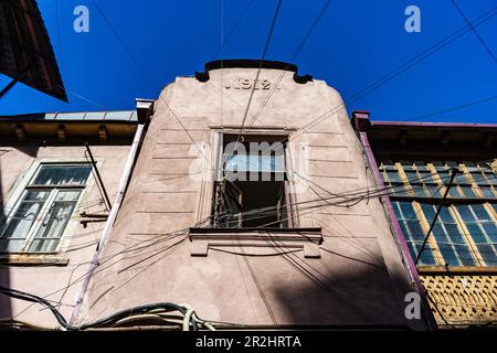 Décoration de maisons anciennes dans le centre-ville de Tbilissi, capitale de la Géorgie Banque D'Images