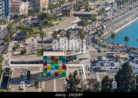 Promenade du port Muelle Uno avec le Musée Pompidou vu d'en haut, Malaga, Andalousie, Espagne Banque D'Images