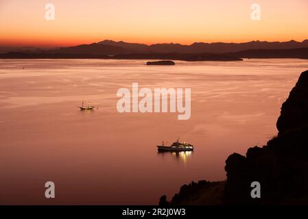 Tôt dans la journée sur l'île de Padar dans le parc national de Komodo, Indonésie. Banque D'Images