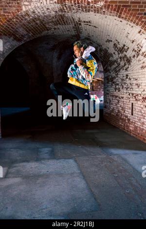 MMA Fighter pratiquant des chaussures de saut Banque D'Images