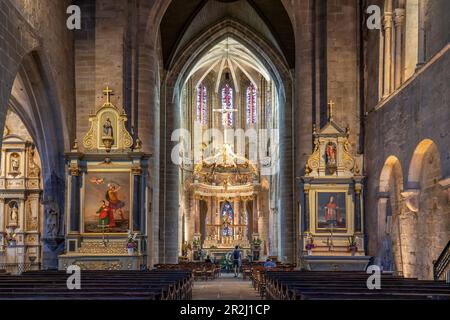 Intérieur de la basilique Saint-Sauveur à Dinan, Bretagne, France Banque D'Images