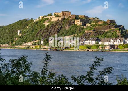 Forteresse Ehrenbreitstein et le Rhin à Koblenz, Rhénanie-Palatinat, Allemagne, Banque D'Images
