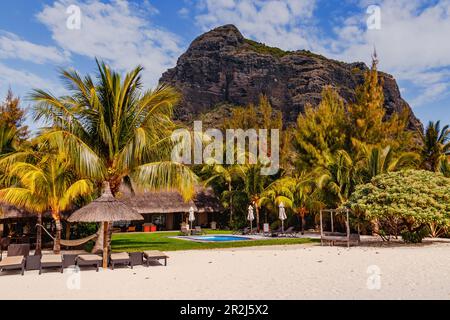 Un complexe hôtelier pittoresque sur la plage du Morne, au sud de l'île Maurice, dans l'océan Indien Banque D'Images