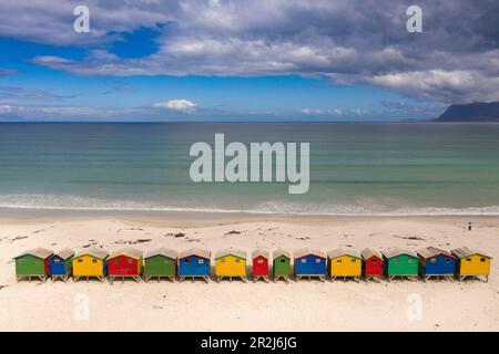 Maisons de plage colorées à Muizenberg, Cap occidental, Afrique du Sud Banque D'Images
