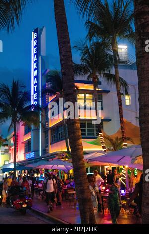 Le Breakwater Hotel, l'un des hôtels Arty Deco emblématiques sur Ocean Drive à Miami, en Floride Banque D'Images