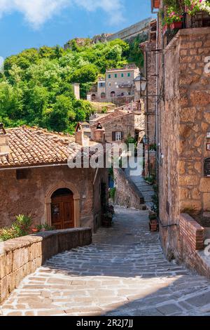 Dans les rues pittoresques de Sorano, province de Grosseto, Toscane, Italie, Europe Banque D'Images