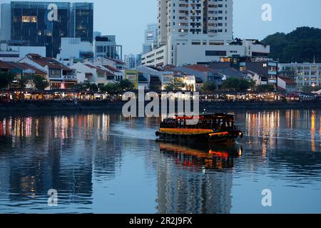 Nuit à Marina Bay, Singapour, en Asie du Sud-Est, l'Asie Banque D'Images