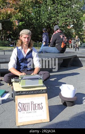 Street Poet on Washington Square, Village, Manhattan, New York, New York, ÉTATS-UNIS Banque D'Images