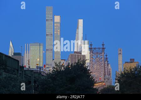 Vue de Queens à Midtown Manhattan avec le pont Ed Koch Queensboro Bridge, New York, New York, États-Unis Banque D'Images
