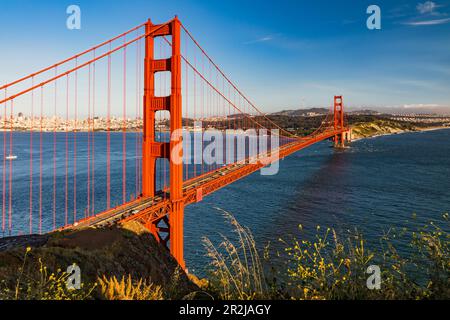 Le Golden Gate Bridge de San Francisco, vu de Battery Spencer, surplombe à Sausolito, Bay Area, Californie, États-Unis Banque D'Images