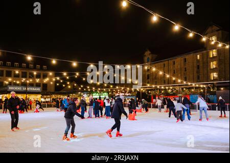 BROEN sjötebane, patinoire au coeur de Copenhague, Danemark, hiver Banque D'Images