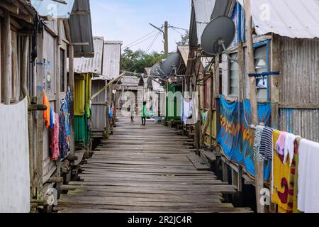 Village de Nzulezo dans la région occidentale du Ghana occidental en Afrique de l'Ouest Banque D'Images