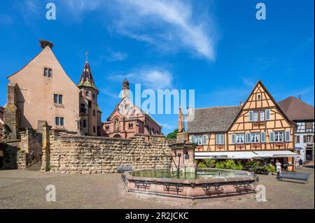 Place du Château St Leon Eguisheim, Haut-Rhin, route des vins d'Alsace, route des vins d'Alsace, Grand est, Alsace-Champagne-Ardenne-Lorraine, France Banque D'Images