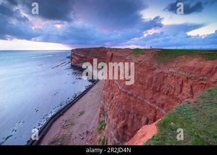 Tempête sur les falaises de l'île d'Heligoland. Banque D'Images