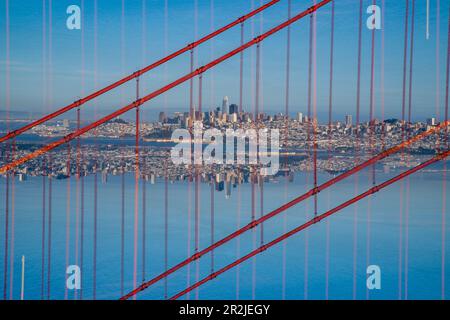 Double exposition du légendaire Golden Gate Bridge de San Francisco, Californie. Banque D'Images