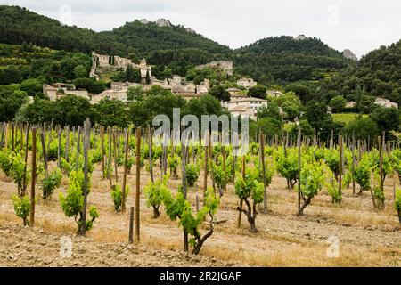 Village de montagne pittoresque, Gigondas, Dentelles de Montmirail, département du Vaucluse, Provence, Provence-Alpes-Côte d'Azur, France Banque D'Images