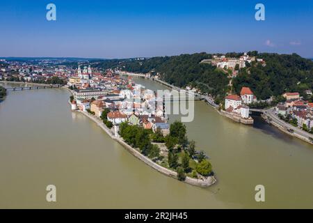 Vue aérienne de la ville au confluent de l'auberge (à gauche), du Danube (au milieu) et d'Ilz (à droite), Passau, de la Bavière, de l'Allemagne, de l'Europe Banque D'Images