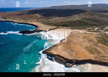 Vue aérienne de la côte atlantique avec la plage dos Playas, Paradera, Aruba, les Caraïbes néerlandaises, les Caraïbes Banque D'Images
