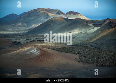 Couleurs époustouflantes dans le paysage volcanique, Parc national de Timanfaya, Lanzarote, îles Canaries, Espagne, Europe Banque D'Images