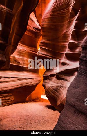 Des couleurs et des rochers époustouflants dans le superbe Upper Antelope Canyon, Arizona, États-Unis Banque D'Images