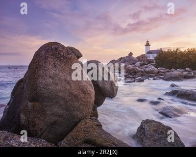 Phare de Pontusval, Bretagne, France Banque D'Images