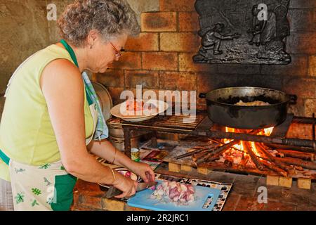 Préparation d'un curry de poulet, la Réunion, océan Indien Banque D'Images