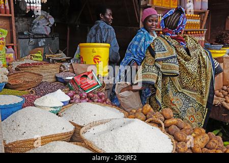 Stand du marché avec du riz au marché Darajani, Stonetown, Zanzibar City, Zanzibar, Tanzania, Africa Banque D'Images