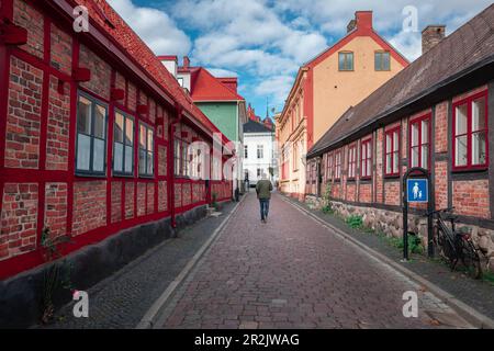 Façades de maisons et rue d'Ystad en Suède Banque D'Images