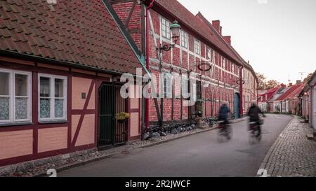 Façades de maisons et rue d'Ystad en Suède Banque D'Images