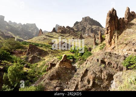 Paysage lunaire spectaculaire des canyons près de Cha de Morte, l'un des meilleurs sentiers de randonnée de l'île de santo Antao, Cabo verde Banque D'Images